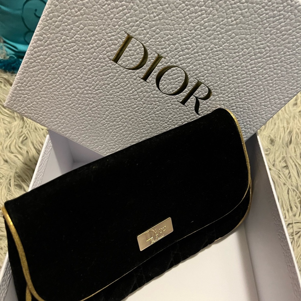 NWOT Dior make up bag! Comes with a Christian Dior gift box medium size new! - Picture 6 of 6